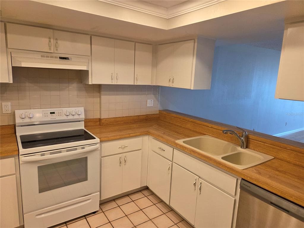 650 ISLAND WAY 202 photo 20