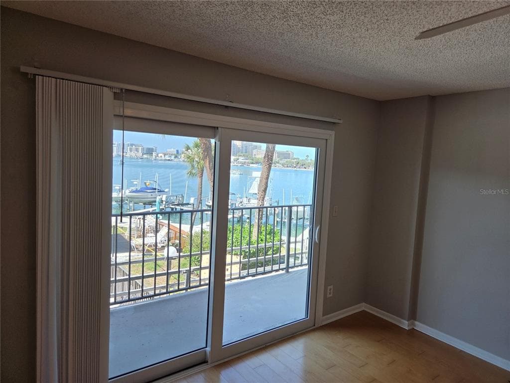 650 ISLAND WAY 202 photo 10