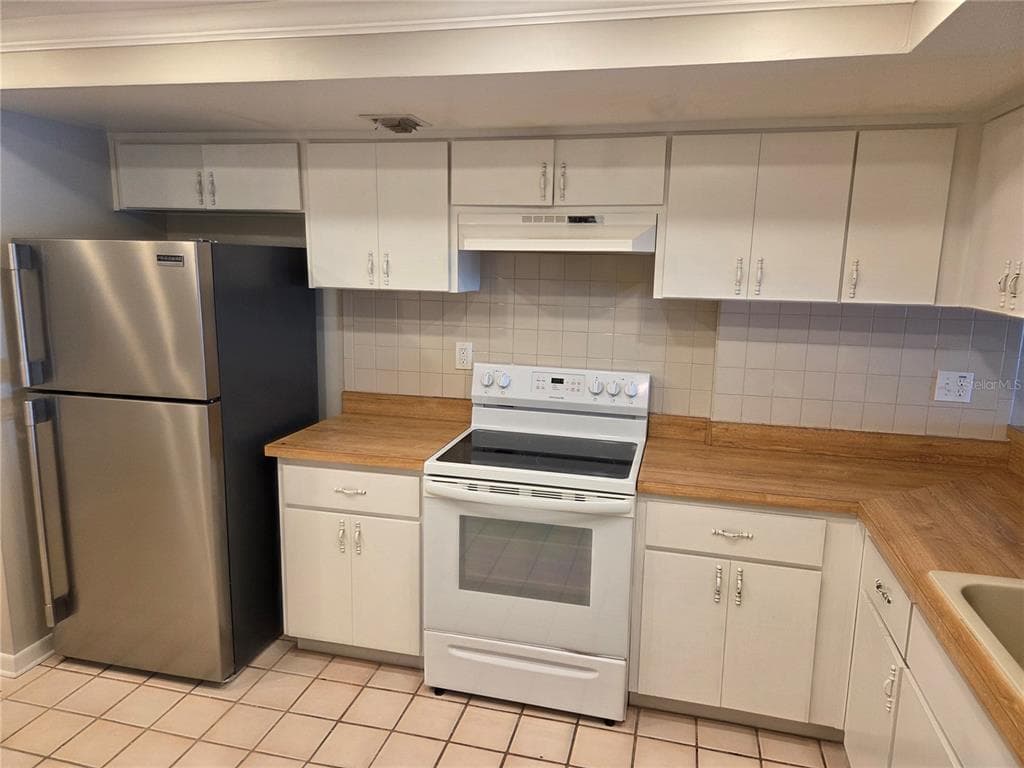 650 ISLAND WAY 202 photo 19