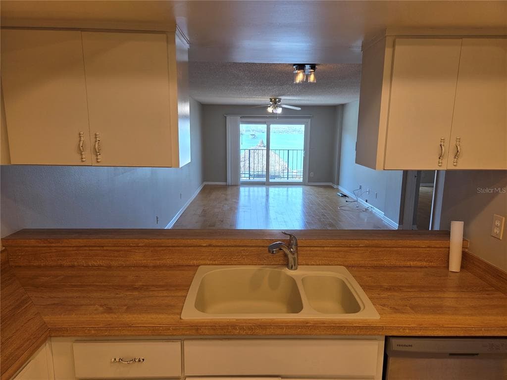 650 ISLAND WAY 202 photo 21