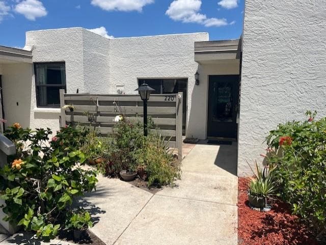 220 LAKEWOOD DRIVE photo 1