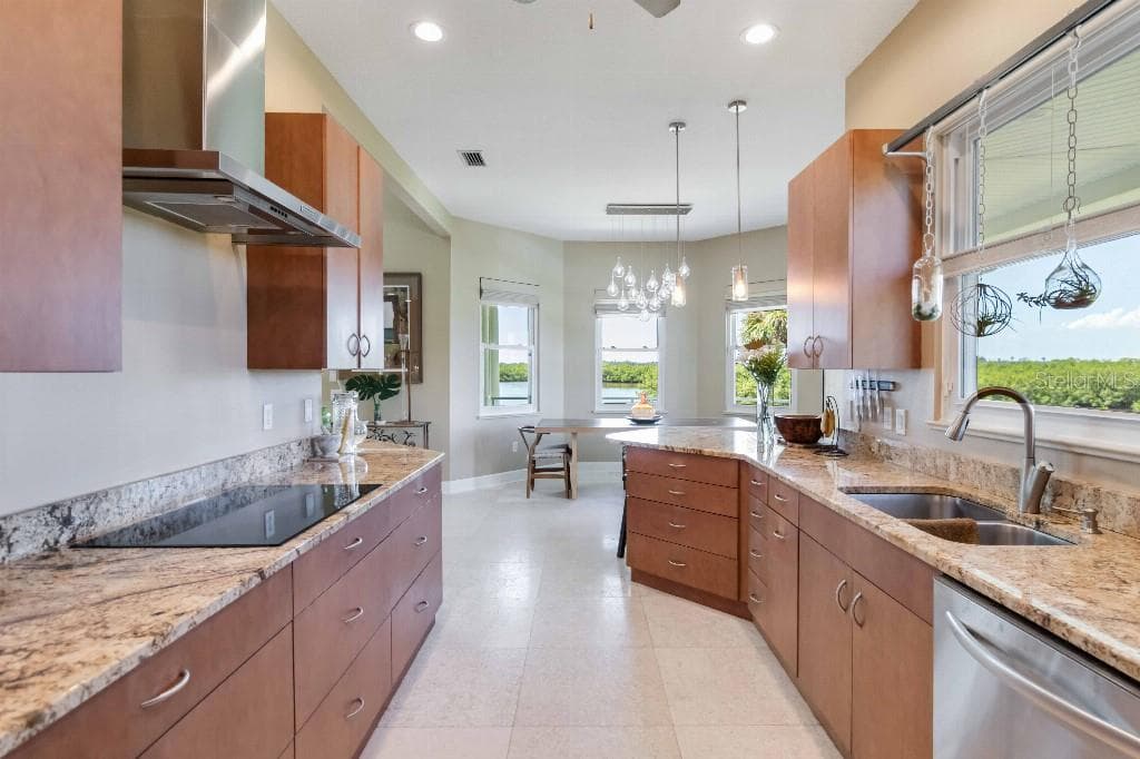 6511 BAYSHORE ROAD photo 17