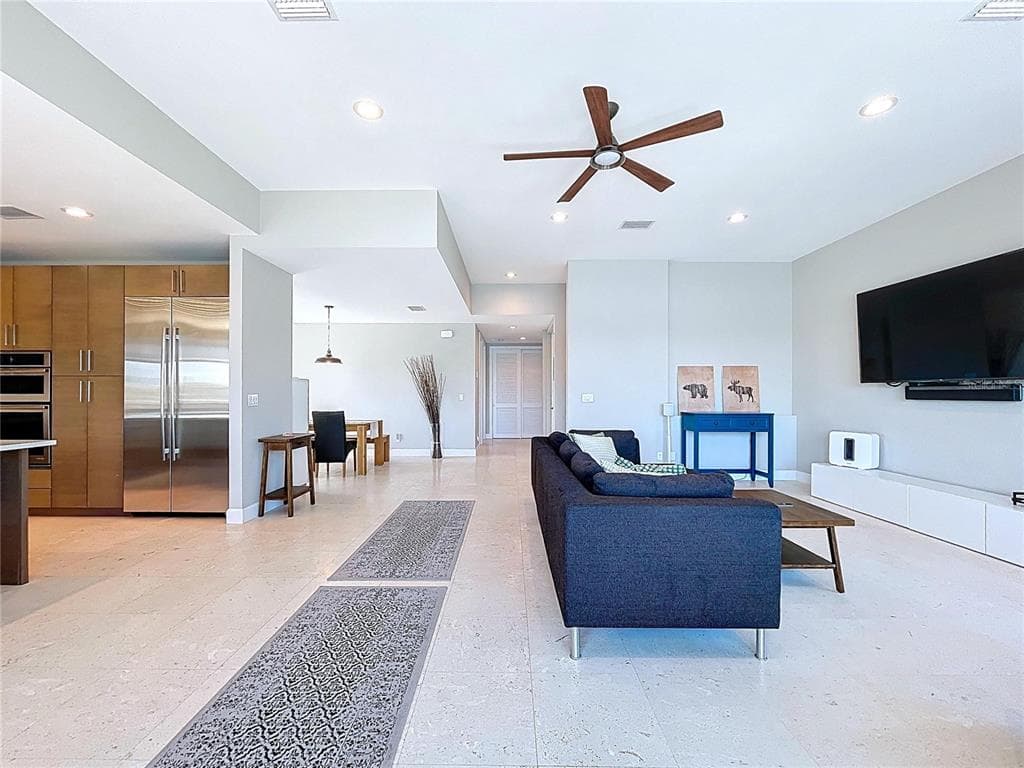 306 BAY PLZ photo 9