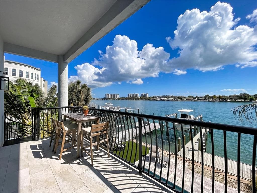 306 BAY PLZ photo 11