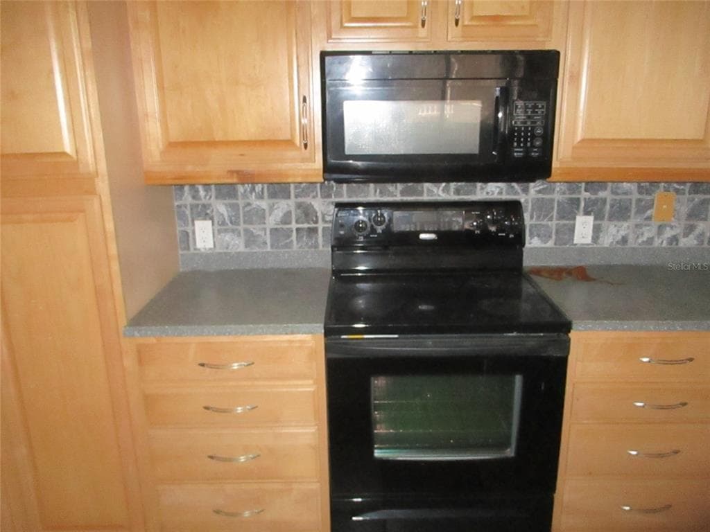 8904 PLANTERS LANE photo 10