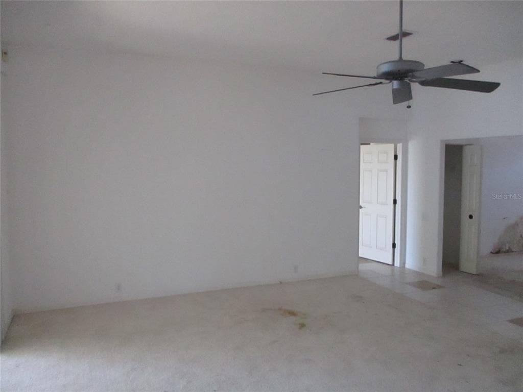 8904 PLANTERS LANE photo 11
