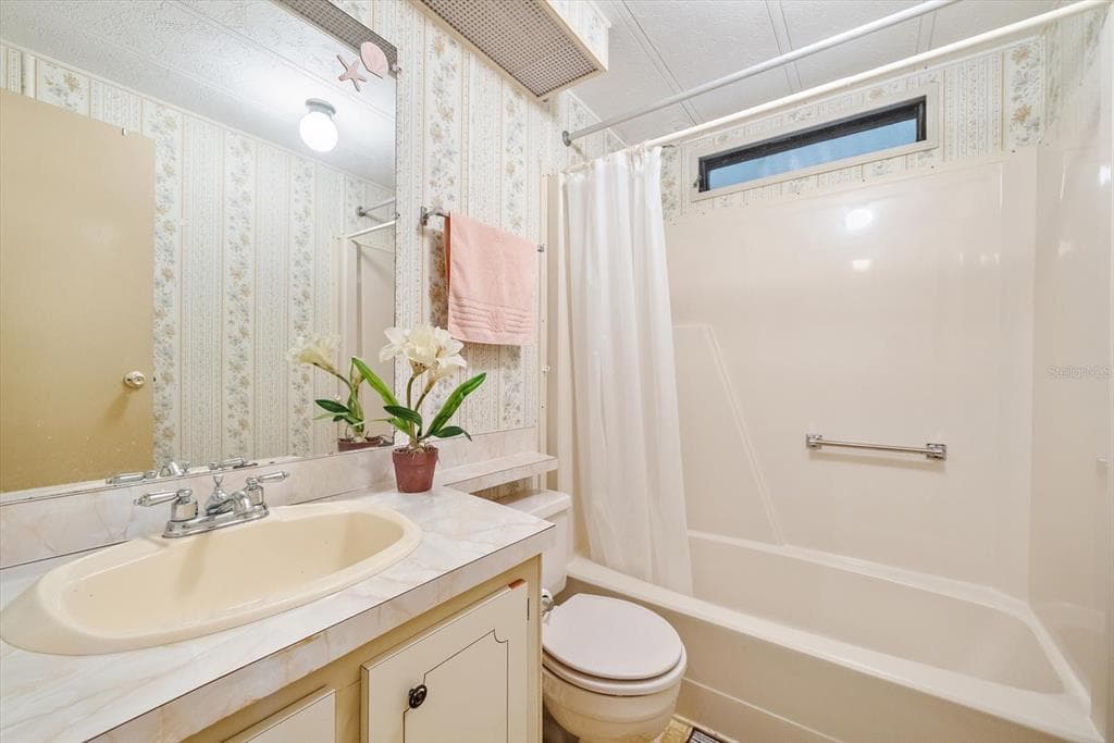 132 LAKEVIEW DRIVE 132 photo 8
