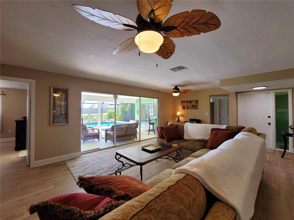 4815 SORRENTO COURT photo 12