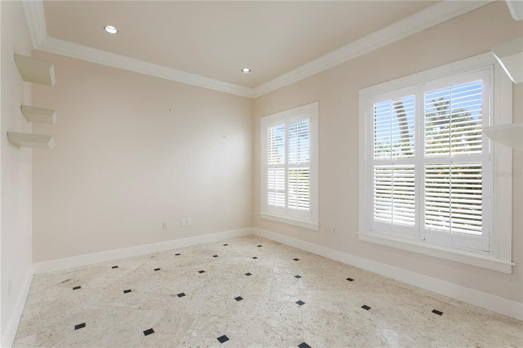 215 HARRISON AVENUE photo 23