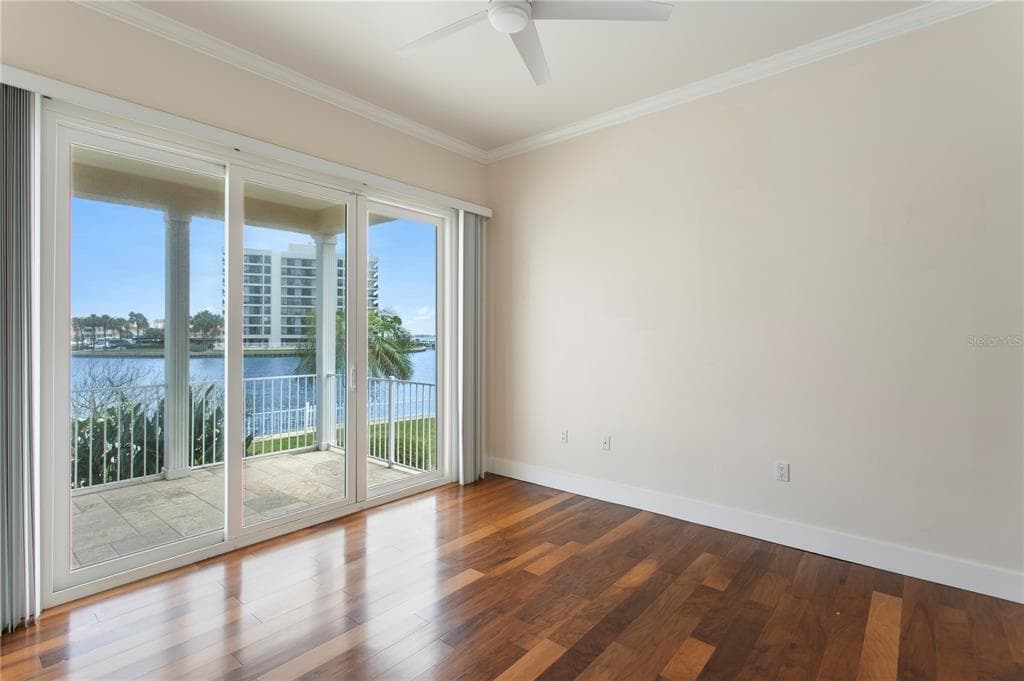 215 HARRISON AVENUE photo 24