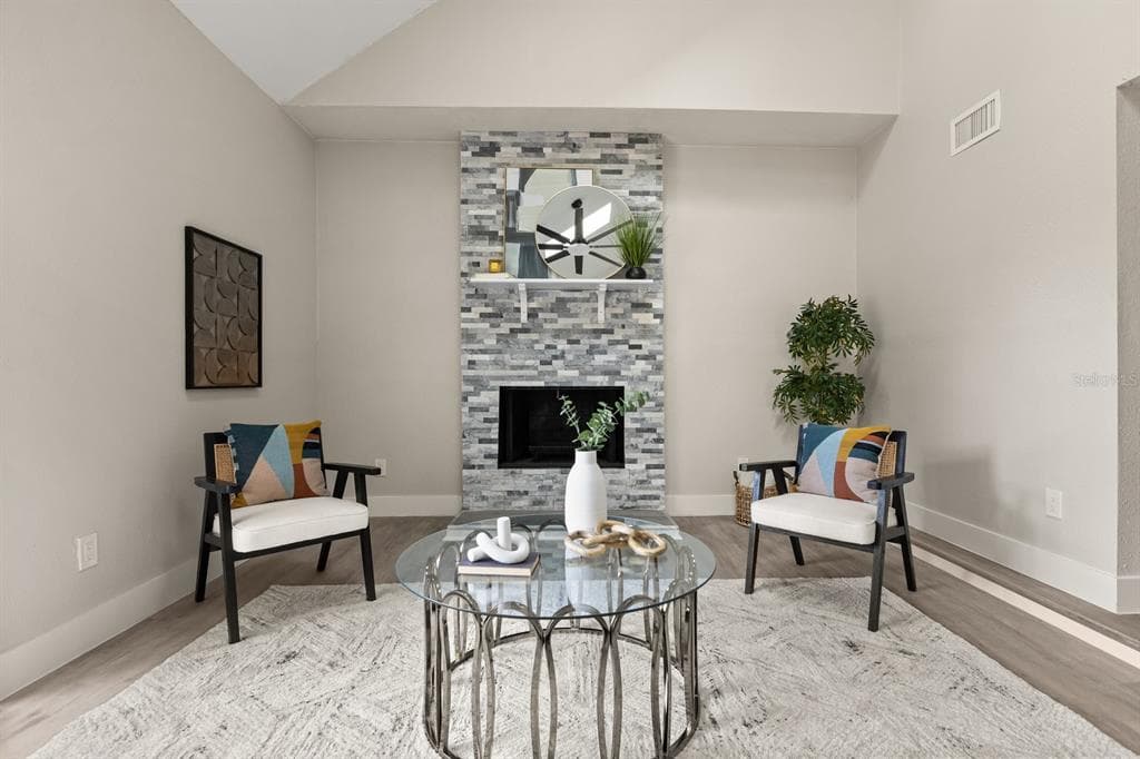 1540 STONE TRAIL 5