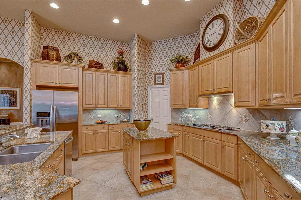 20915 LAKE VIENNA DRIVE photo 11