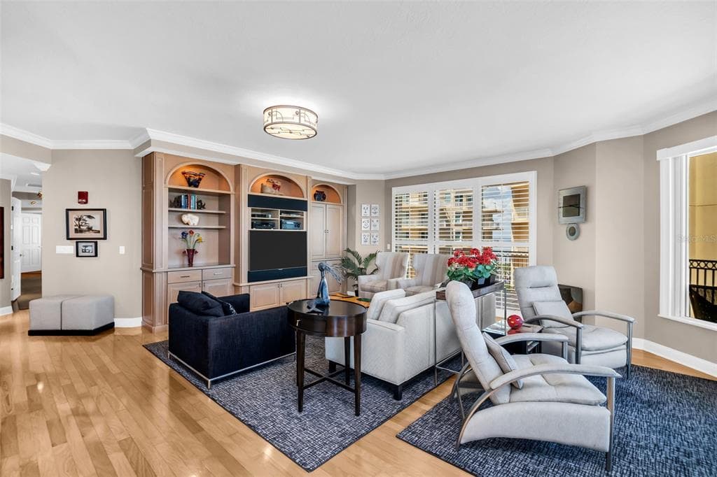 555 5TH AVENUE NE 1122 photo 4