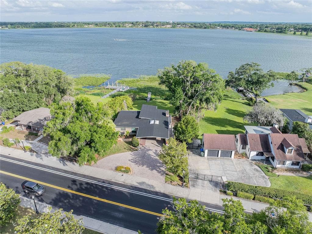 7 LAKE HOLLINGSWORTH DRIVE 1