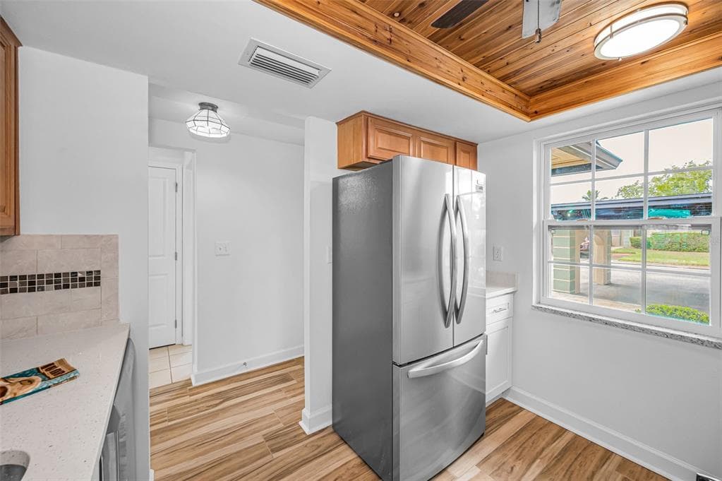 4200 HAMPTON DRIVE photo 24