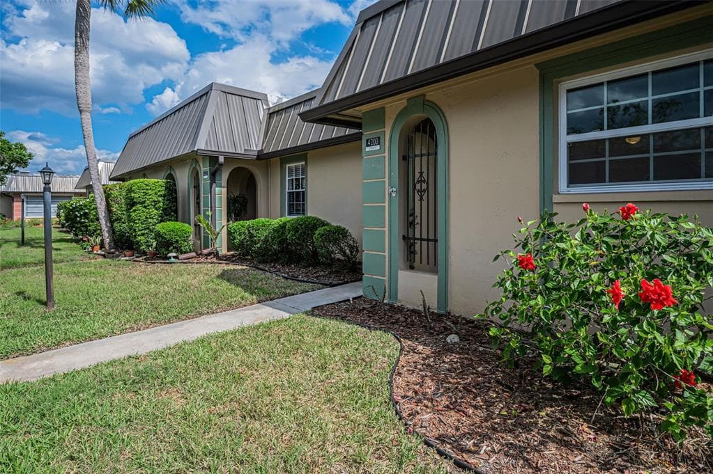 4200 HAMPTON DRIVE photo 11
