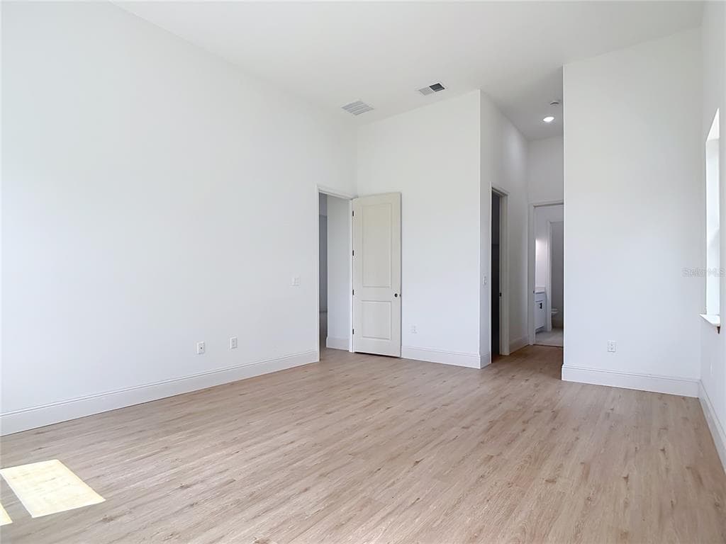 10262 KINGSVILLE DRIVE photo 17