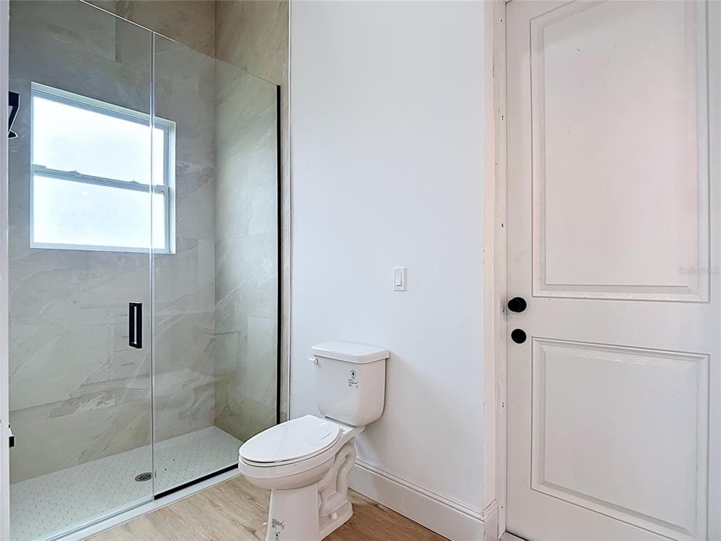 10262 KINGSVILLE DRIVE photo 21