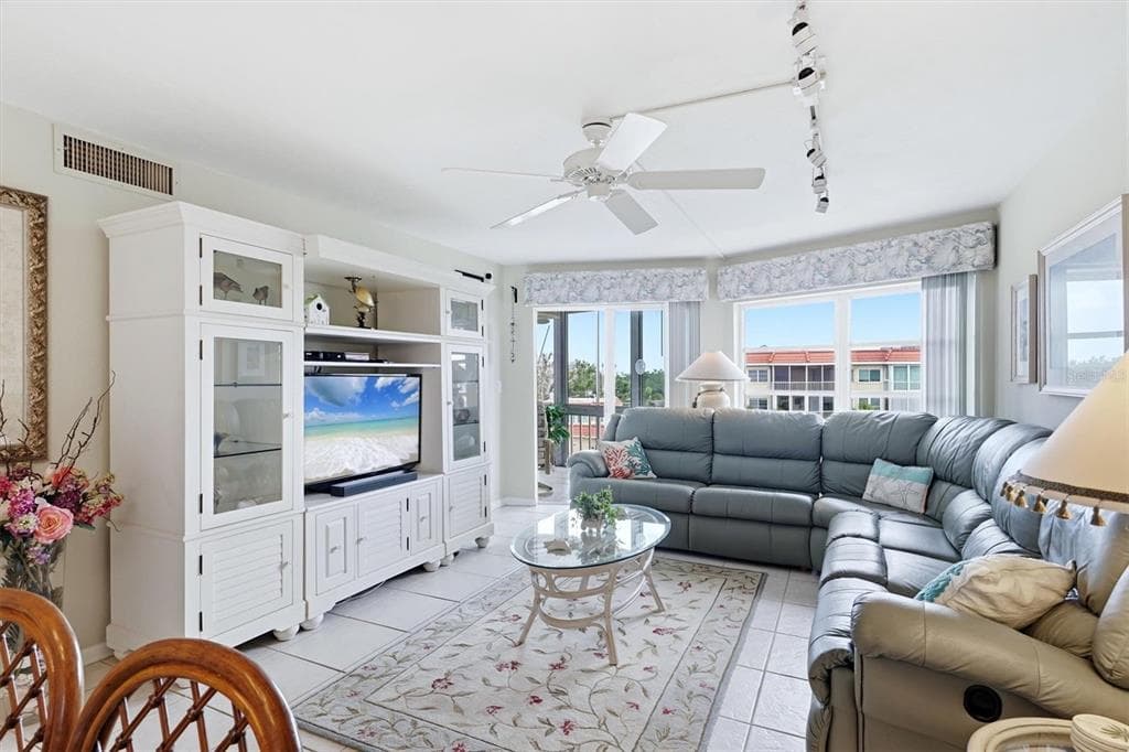 1215 S PORTOFINO DRIVE 406 photo 6