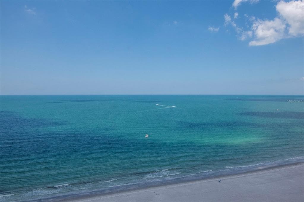 1560 GULF BOULEVARD 4 photo 2
