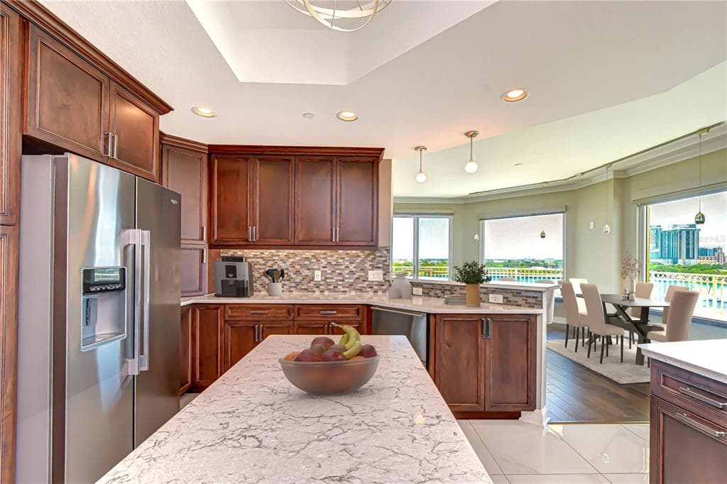 555 5TH AVENUE NE 711 photo 17