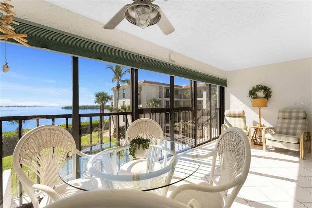 1551 BEACH ROAD 306 photo 2