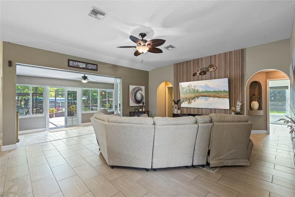 11516 LYONS COURT photo 6