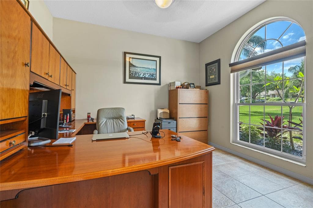 11516 LYONS COURT photo 9