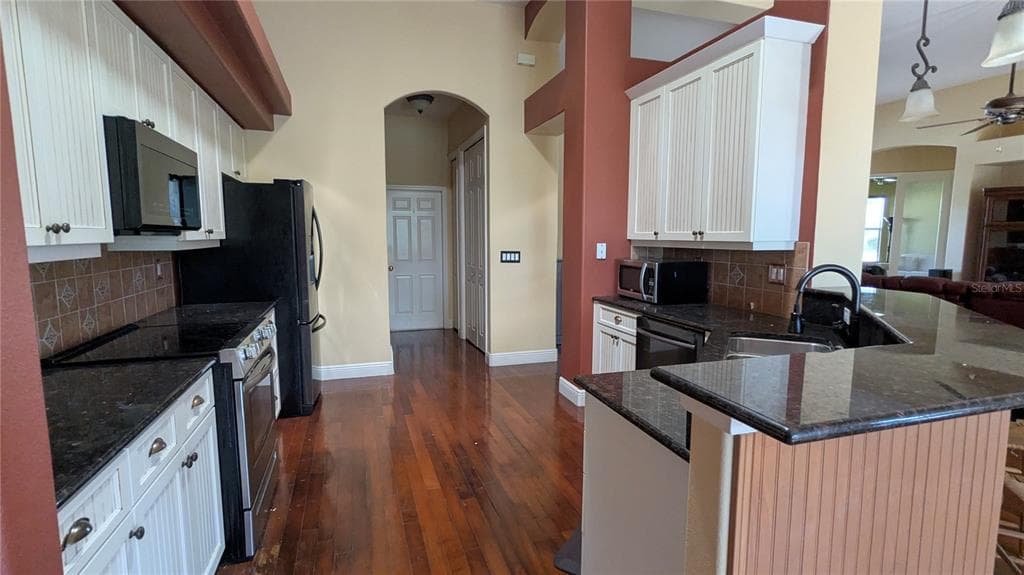 112 HALLSTROM COURT photo 9