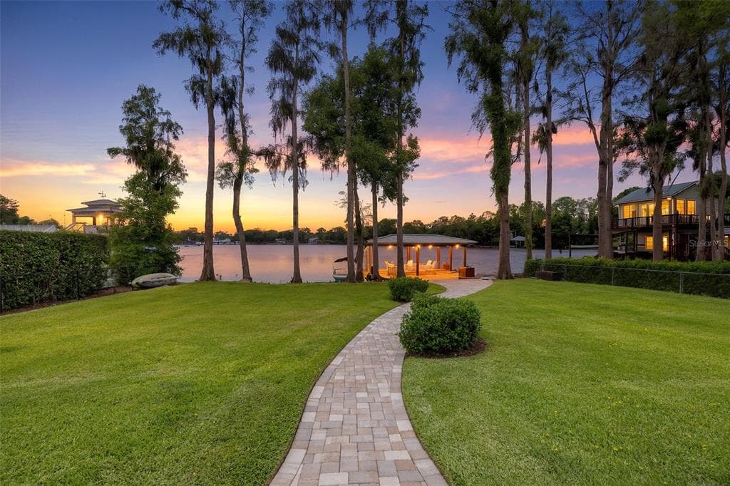 18520 WAYNE ROAD photo 3