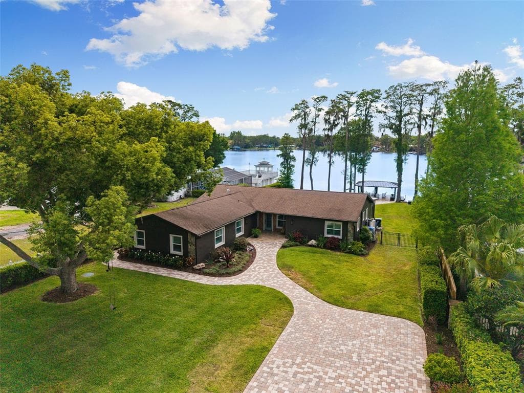 18520 WAYNE ROAD photo 5