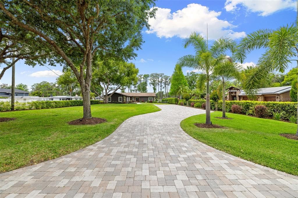 18520 WAYNE ROAD photo 4