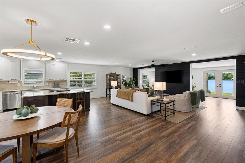 18520 WAYNE ROAD photo 8