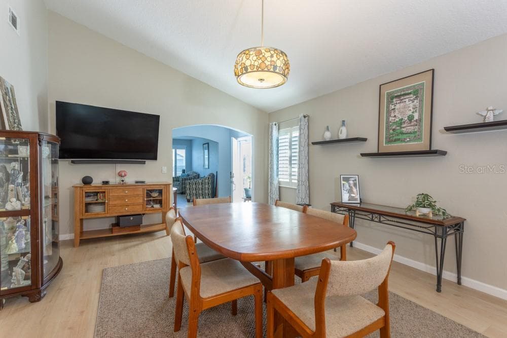 33 BEDFORD DRIVE photo 13