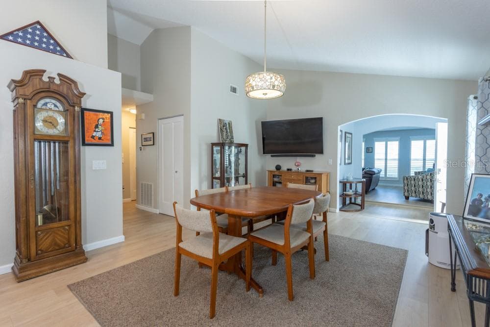 33 BEDFORD DRIVE photo 12