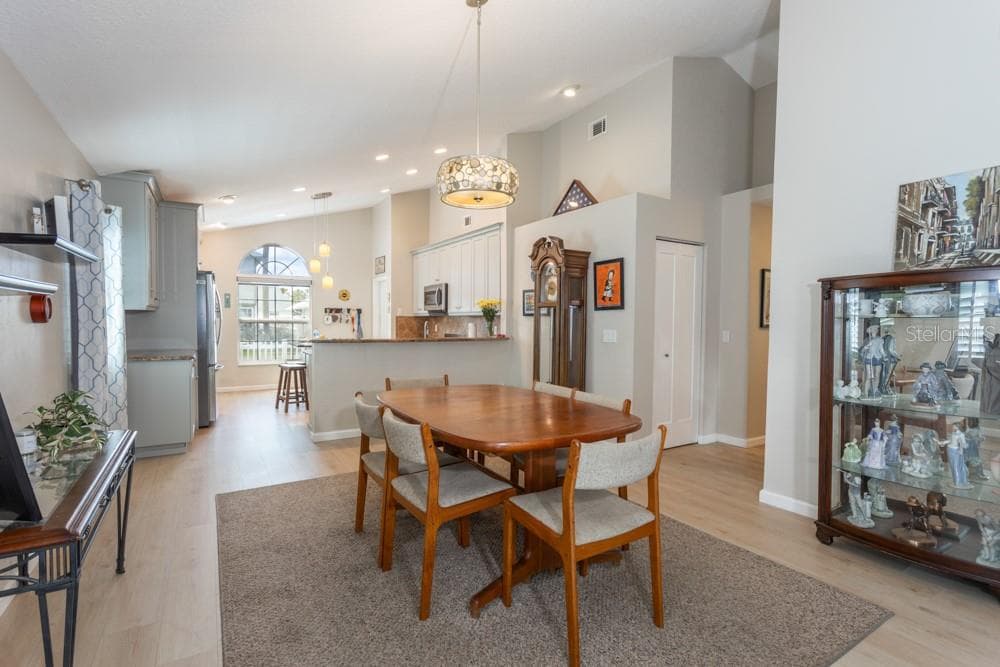 33 BEDFORD DRIVE photo 11