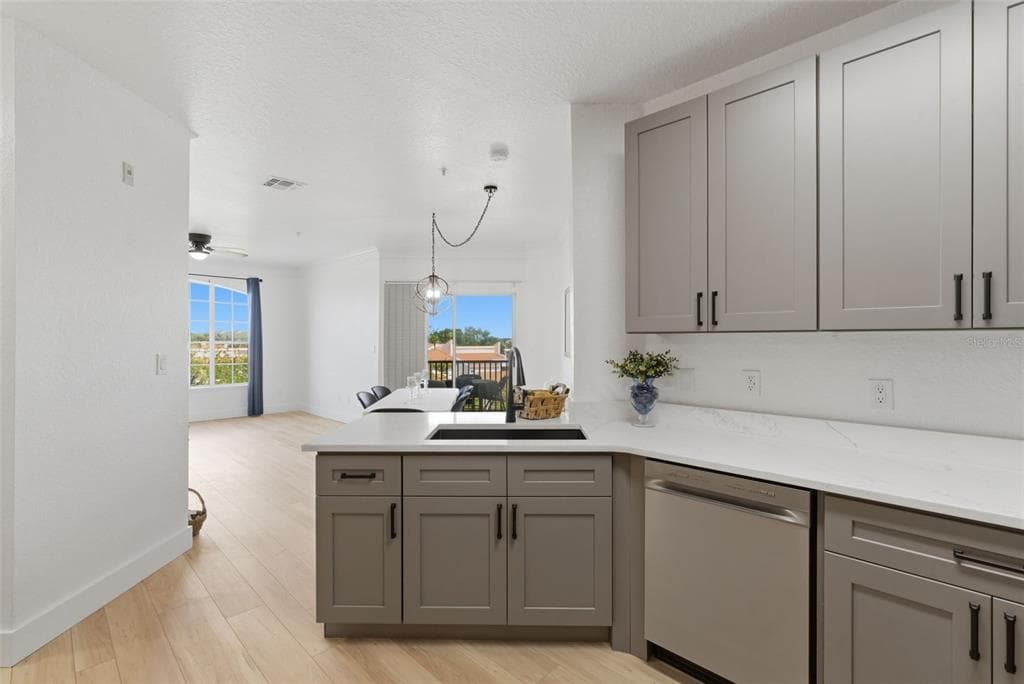 4323 BAYSIDE VILLAGE DRIVE 312 photo 6