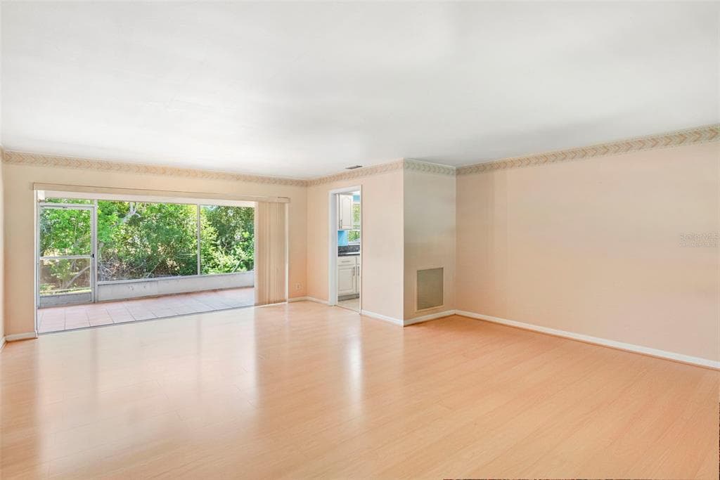 1413 EMBASSY DRIVE photo 5