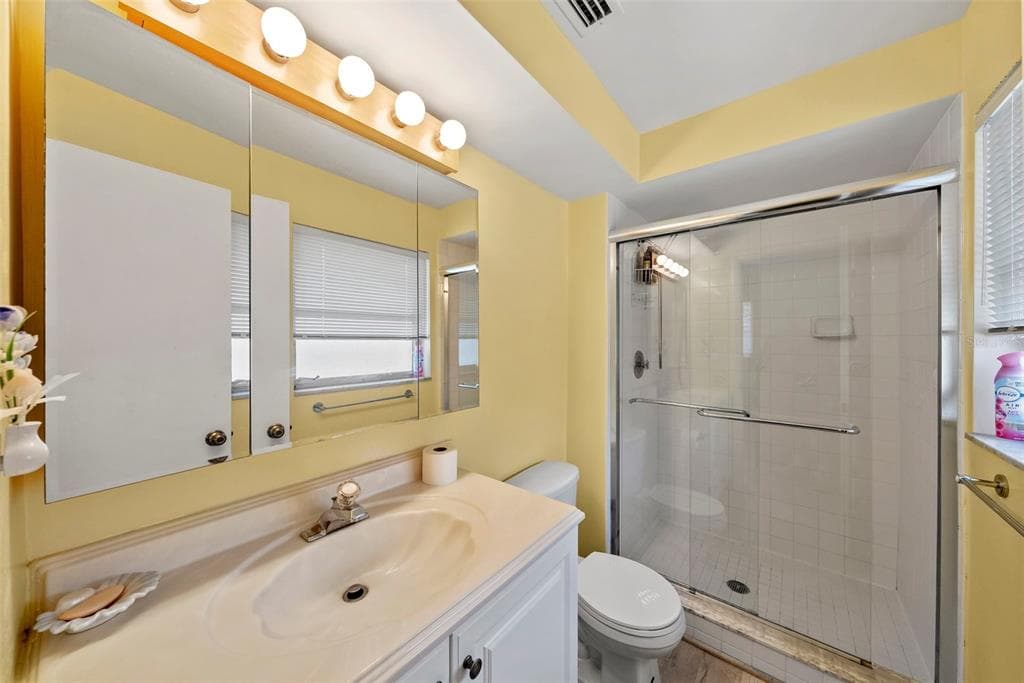 1413 EMBASSY DRIVE photo 10