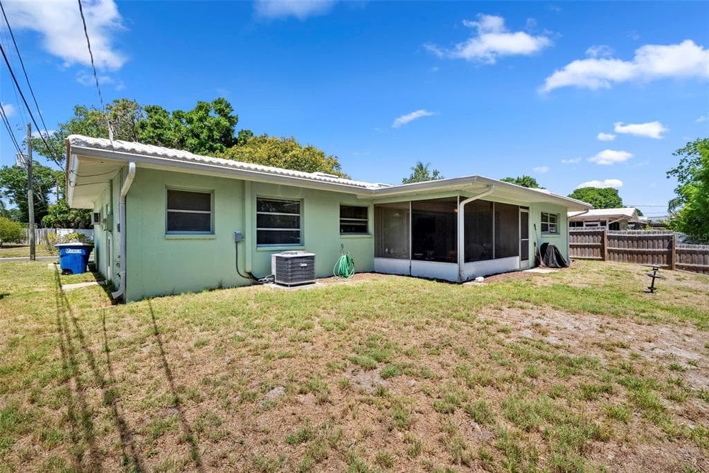 1413 EMBASSY DRIVE photo 15