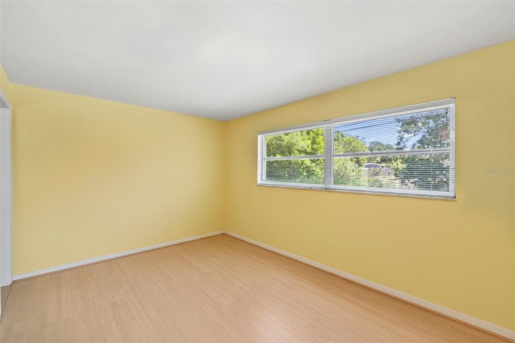 1413 EMBASSY DRIVE photo 8