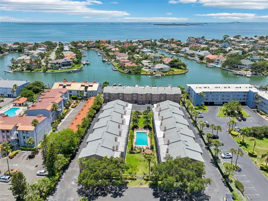 637 PINELLAS BAYWAY #105 2
