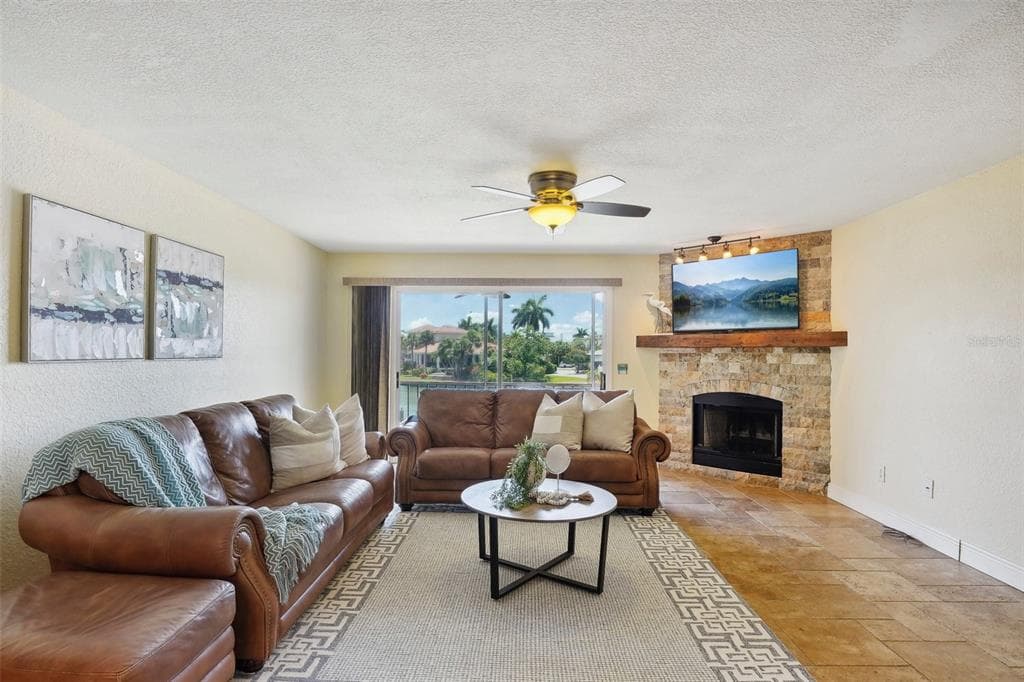 637 PINELLAS BAYWAY 105 photo 6
