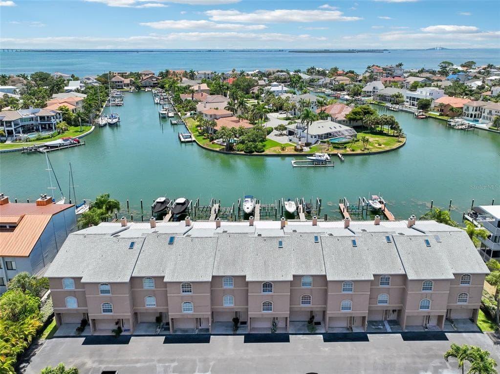 637 PINELLAS BAYWAY #105 3