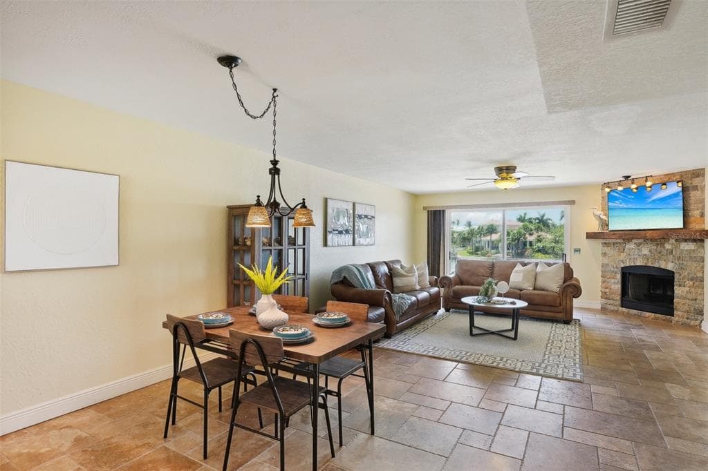 637 PINELLAS BAYWAY 105 photo 10