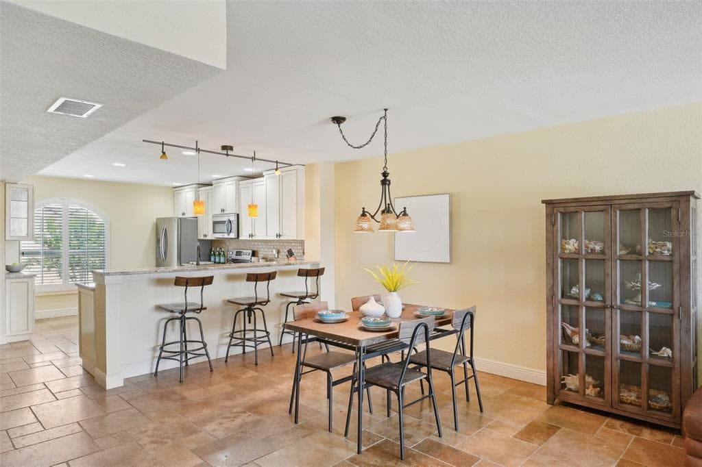 637 PINELLAS BAYWAY 105 photo 8