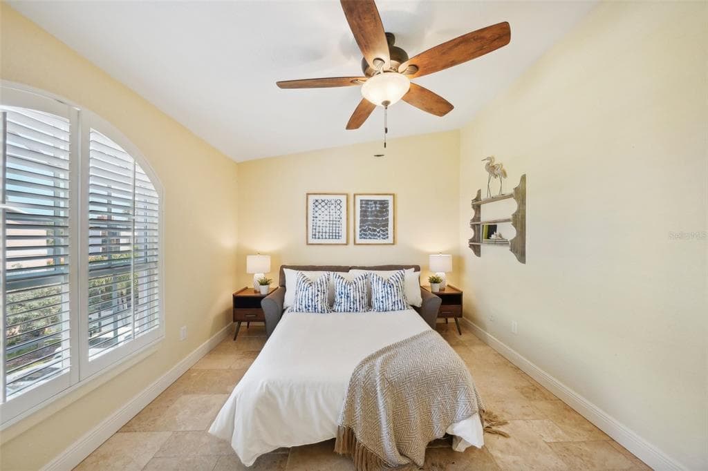 637 PINELLAS BAYWAY 105 photo 21