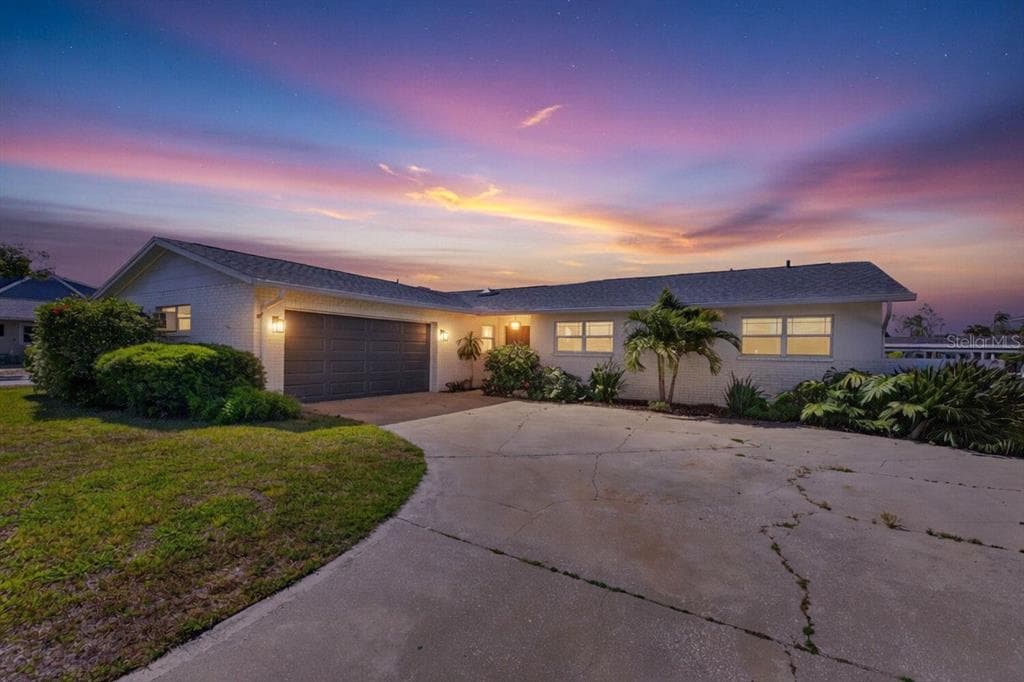 8450 FLAGSTONE DRIVE photo 2
