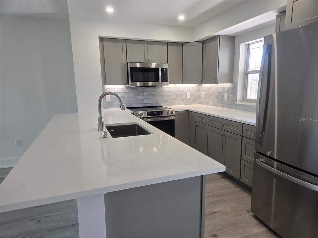 1300 N PORTOFINO DRIVE 406 photo 5