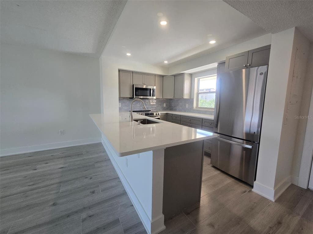 1300 N PORTOFINO DRIVE 406 photo 8